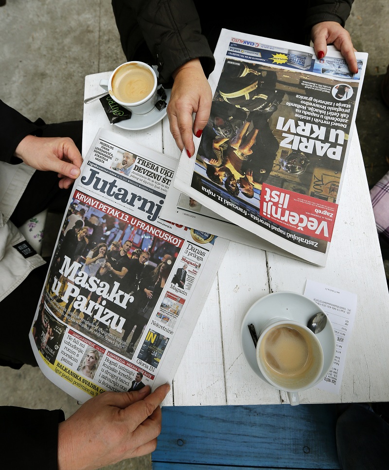 Медији у Хрватској пред почетак ЕП и дуел са Србијом: Слободна Далмација уз примерак новина поклања заставу